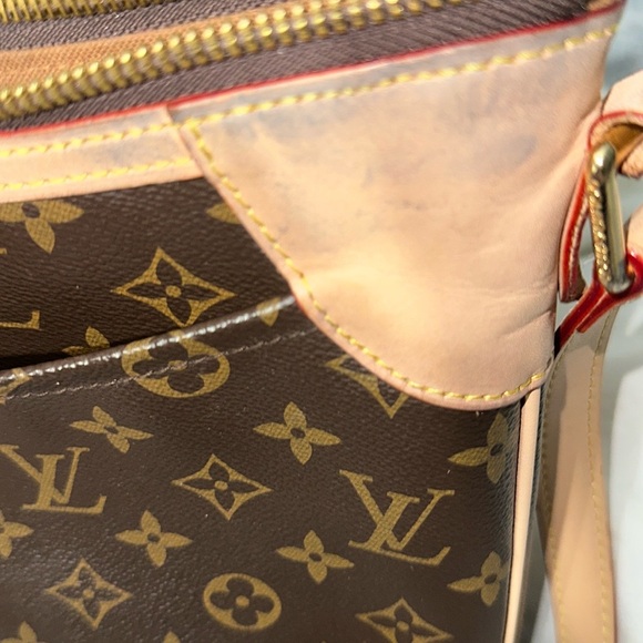 Louis Vuitton Brown Monogram Crossbody Bag - Picture 15 of 16